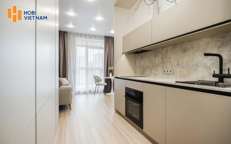 Bếp chung cư tông kem thanh lịch, thiết kế nhỏ gọn tối giản và tiện nghi 