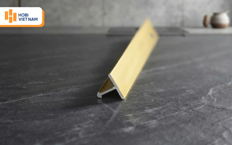 Bảo quản nẹp chữ T ở khu vực khô ráo thoáng mát Bảo quản nẹp chữ T ở khu vực khô ráo thoáng mát